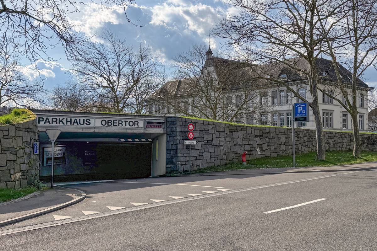 Garage Obertor-Aussenansicht